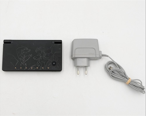 Nintendo DSi Reshiram & Zekrom Edition - Konsol - SNR TEM117579352 (B Grade) (Genbrug)